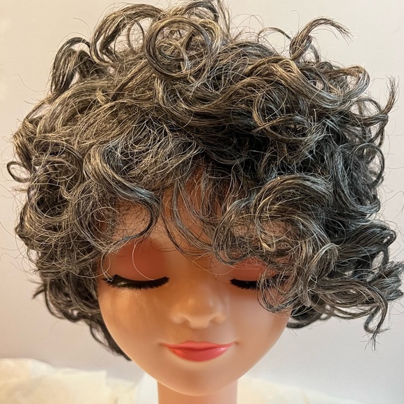 Fashion Source Wig Collection Salt & Pepper Women curly wig - Picture 3 of 7